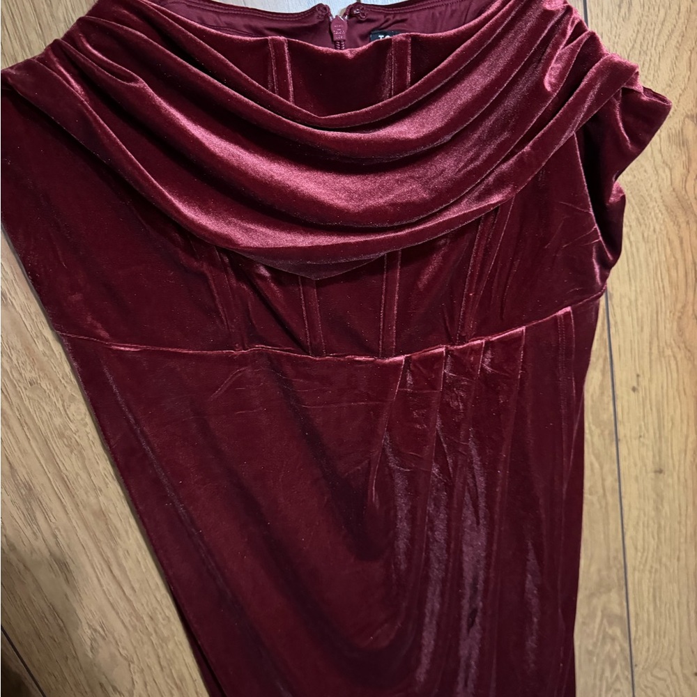 Torrid Burgundy Velvet High Low‎ Corset Dress Size 18 NWT - Picture 2 of 5